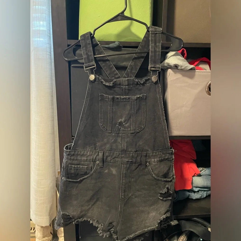 Distressed Overall Shorts - Picture 1 of 4